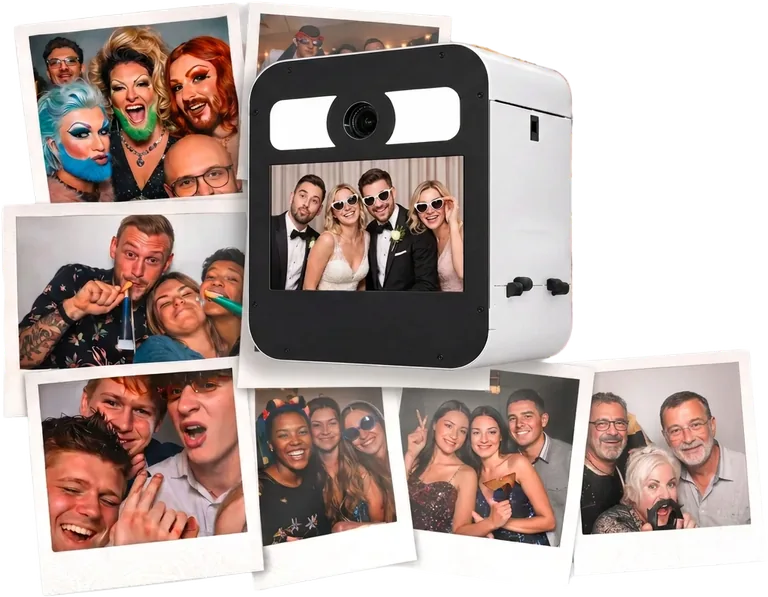 Fotobox ohne Standfüße vor einer Collage aus Hochzeits-Prints